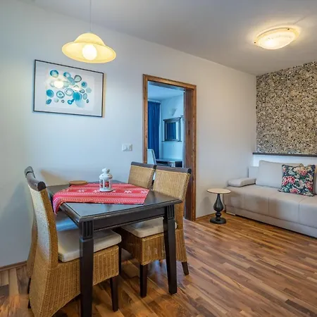 Tempfer 2 & With New Wellness Guest house